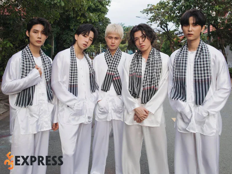 su-nghiep-cua-nam-ca-si-da-tai-cody-uni5-3-35express