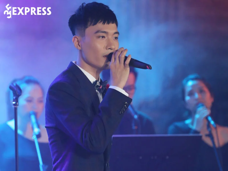 su-nghiep-cua-nam-ca-si-pham-anh-duy-1-35express