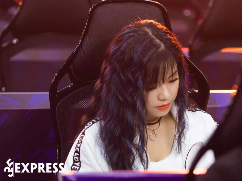 su-nghiep-streamer-cua-chi-nona-35express