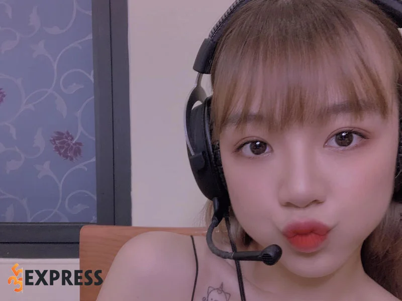 su-nghiep-streamer-cua-hoang-thu-huong-1-35express