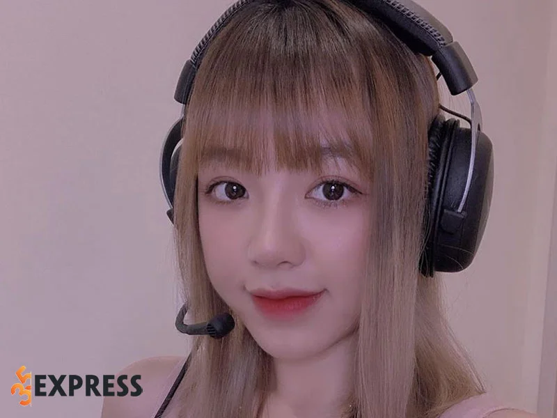 su-nghiep-streamer-cua-hoang-thu-huong-35express