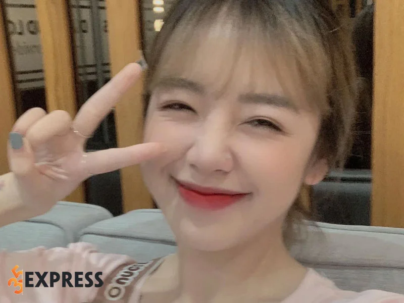 tieu-su-cua-hoang-thu-huong-35express
