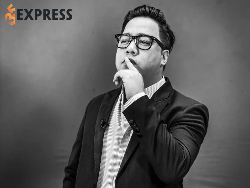 tung-leo-lam-phim-truong-du-lich-va-dao-dien-phim-co-trang-35express