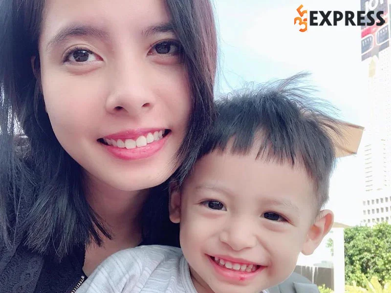 ve-ngoai-cua-do-khien-me-cua-trang-mixi-so-con-gai-bi-bo-bua-1-35express