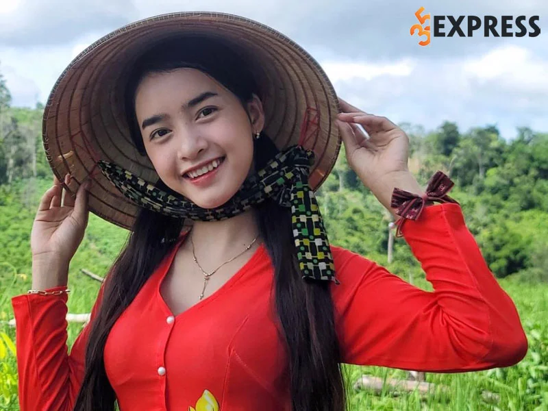 yona-cuon-hanh-trinh-tu-nang-son-nu-den-tiktoker-trieu-view-5-35express