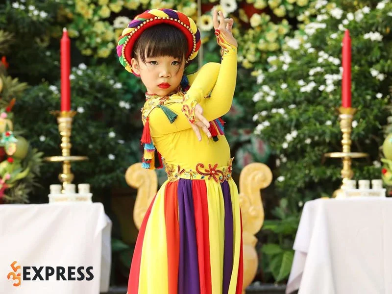 an-nhien-boi-boi-hot-tiktoker-thanh-dien-sau-noi-tieng-1-35express