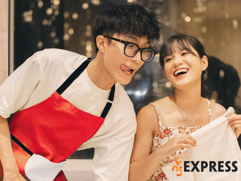 couple-tizi-dich-lep-chu-so-huu-group-chao-co-chao-35express