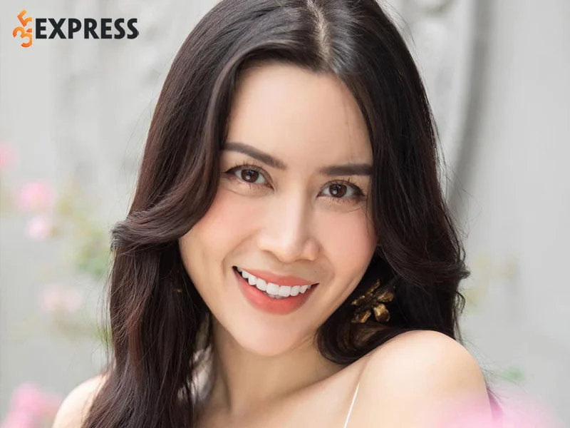 hanh-trinh-su-nghiep-cua-ca-si-luu-huong-giang-35express