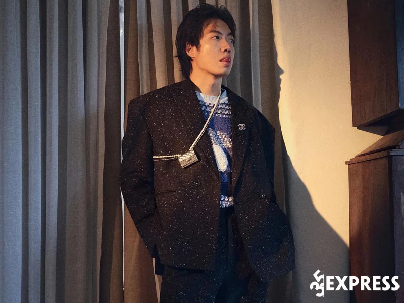 hanh-trinh-tro-thanh-giam-doc-sang-tao-cua-alex-fox-1-35express