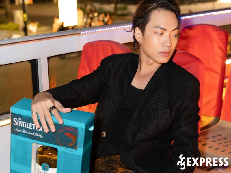 hanh-trinh-tro-thanh-giam-doc-sang-tao-cua-alex-fox-35express
