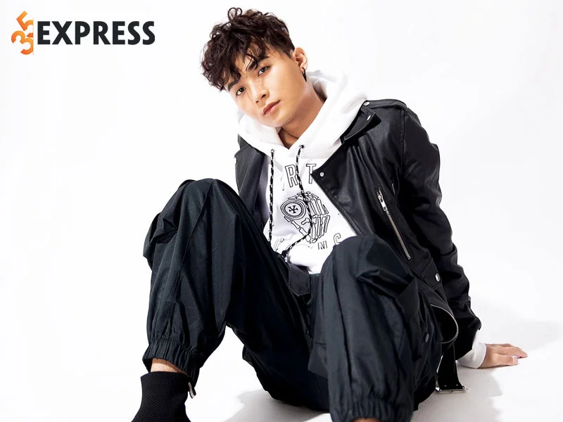 hinh-anh-cua-nam-ca-si-huyr-2-35express