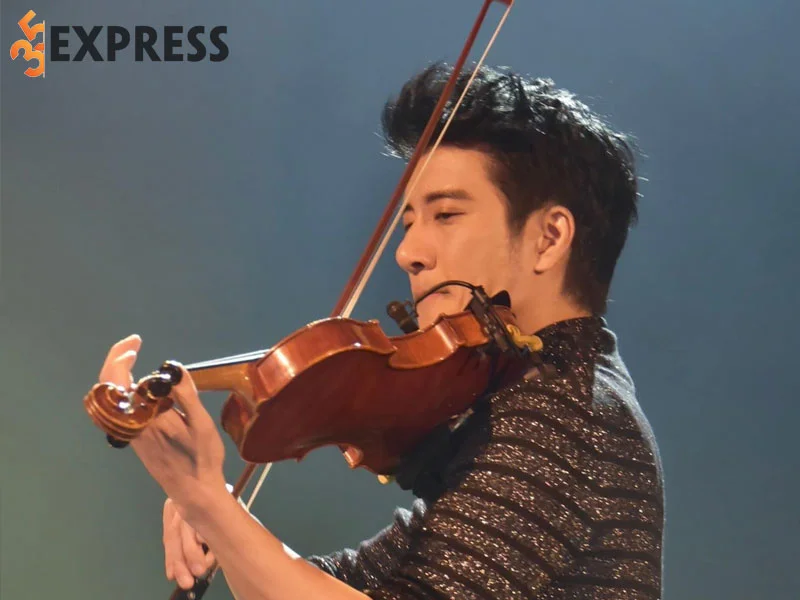 hinh-anh-dep-cua-nam-ca-si-vuong-luc-hoanh-3-35express