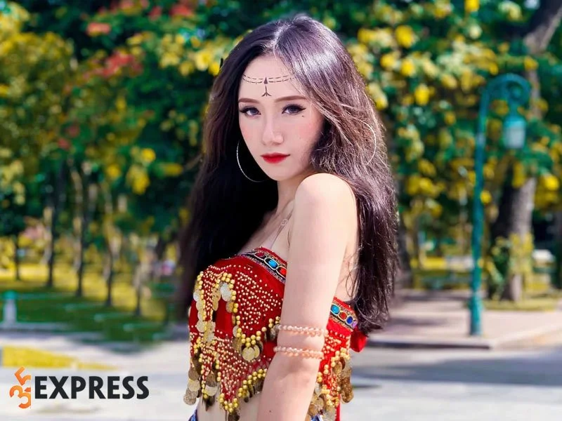 hoa-hanassi-gai-xinh-day-nhay-hot-nhat-tiktok-khien-dan-tinh-me-man-1-35express