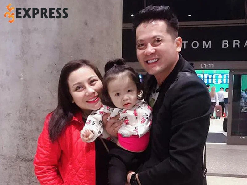 hoang-anh-va-hang-loat-lum-xum-doi-tu-ly-hon-voi-vo-sau-khi-qua-my-35express