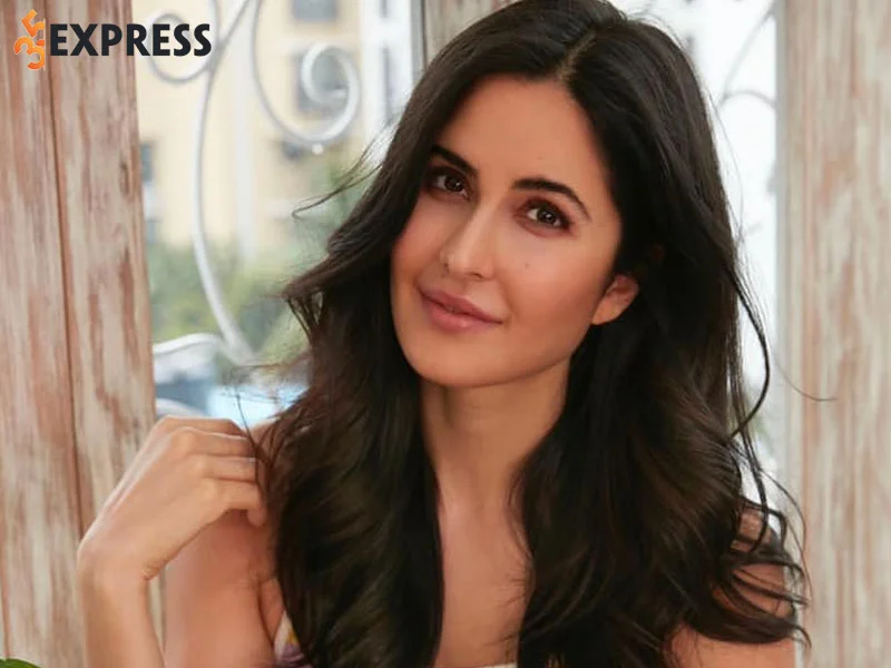 katrina-kaif-bat-dau-su-nghiep-tu-nam-14-tuoi-3-35express