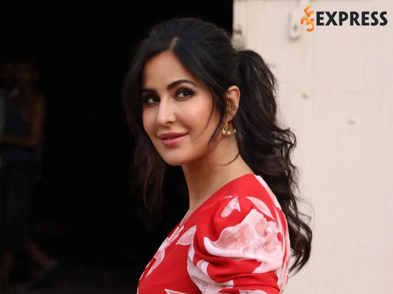 katrina-kaif-bat-dau-su-nghiep-tu-nam-14-tuoi-35express