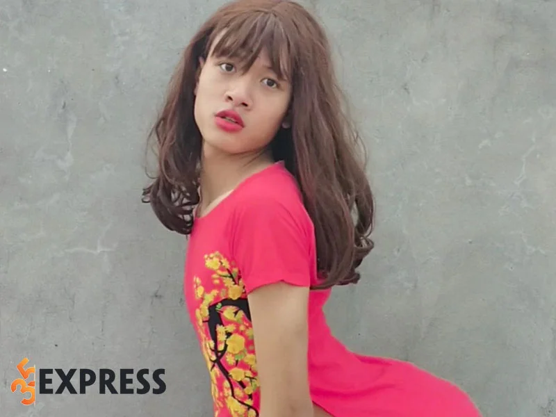 khai-ca-khia-bat-dau-noi-tren-tiktok-nho-vao-nhung-vai-dien-an-tuong-3-35express