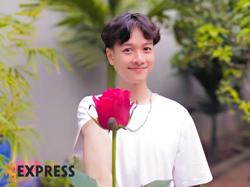 khai-ca-khia-bat-dau-noi-tren-tiktok-nho-vao-nhung-vai-dien-an-tuong-35express