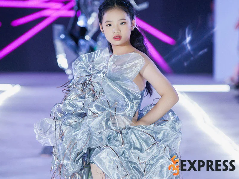 mau-nhi-bao-ha-toa-sang-trong-nhung-su-kien-thoi-trang-lon-1-35express