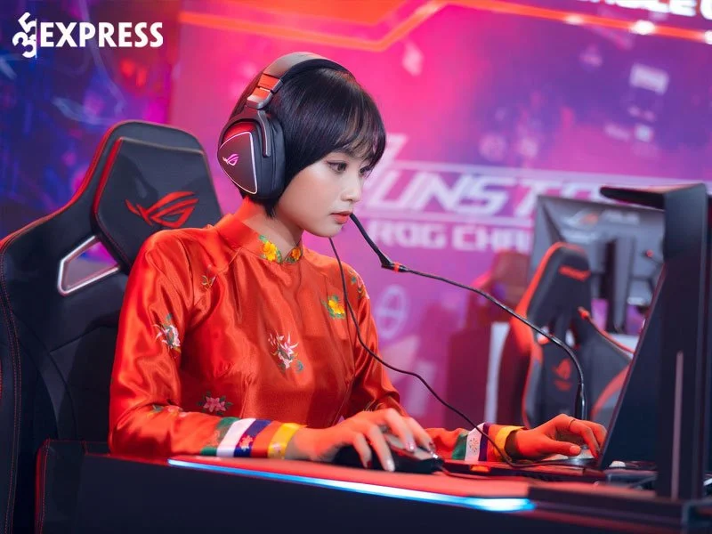 minh-nghi-co-mc-xinh-dep-tai-gioi-cua-lang-esport-viet-nam-2-35express
