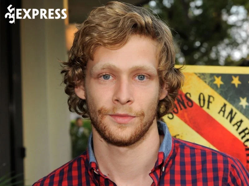 mot-so-hinh-anh-cua-johnny-lewis-1-35express
