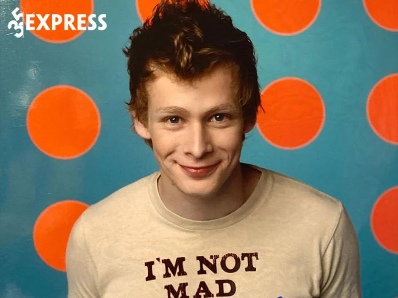 mot-so-hinh-anh-cua-johnny-lewis-2-35express