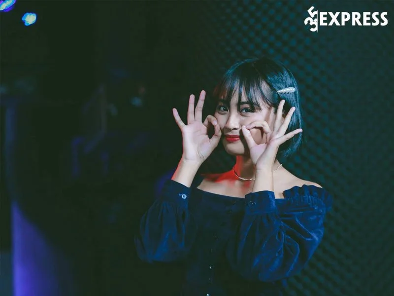 mot-so-hinh-anh-dep-cua-mc-minh-nghi-4-35express