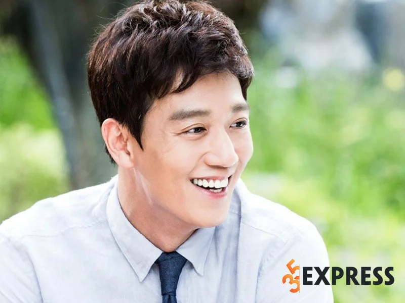 su-nghiep-cua-nam-dien-vien-kim-rae-won-35express