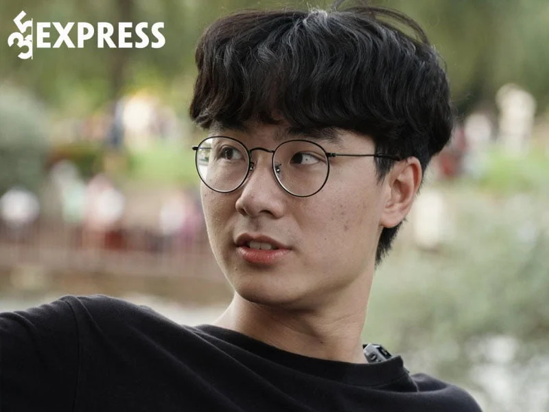 su-nghiep-cua-youtuber-viet-cg-chuyen-tha-thinh-gai-la-35express