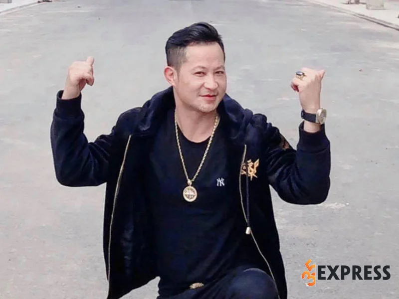 su-nghiep-dien-xuat-cua-giang-rong-1-35express