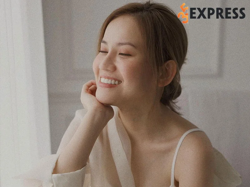 tieu-su-cua-ban-gai-anh-duc-uyen-to-35express