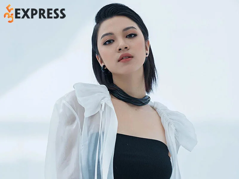 tieu-su-ly-lich-cua-nu-ca-si-vu-phung-tien-35express