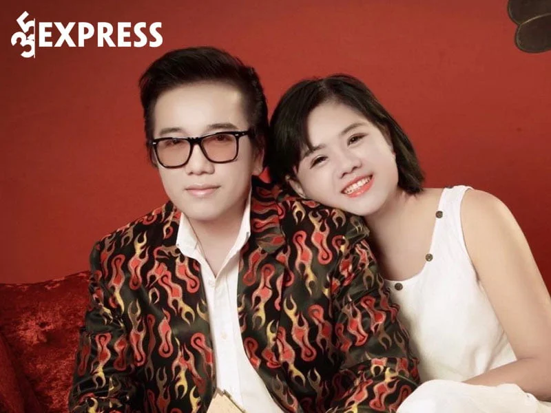 vo-cua-elvis-phuong-la-ai-35express