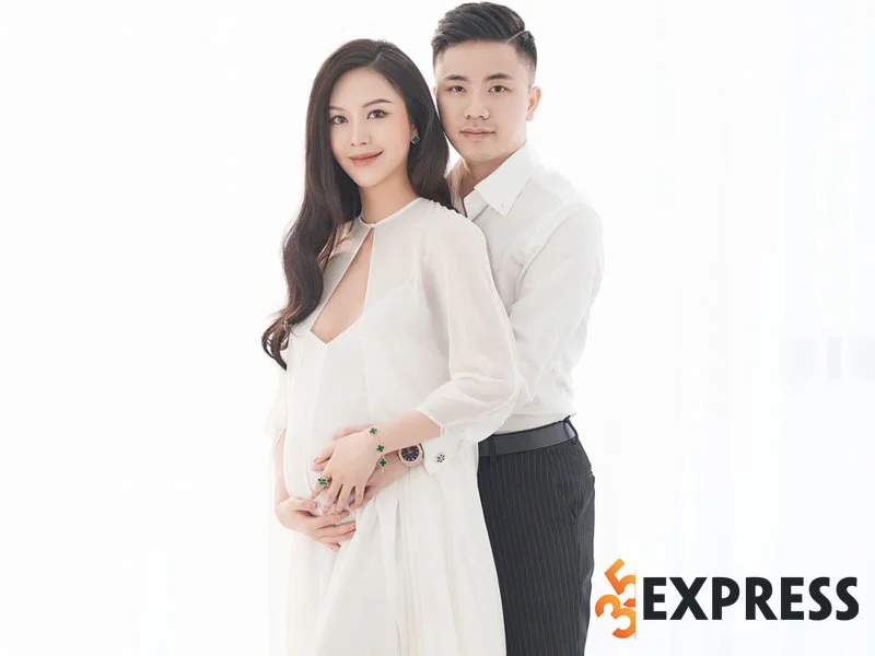 vu-ngoc-cham-ket-hon-cung-dai-gia-35express