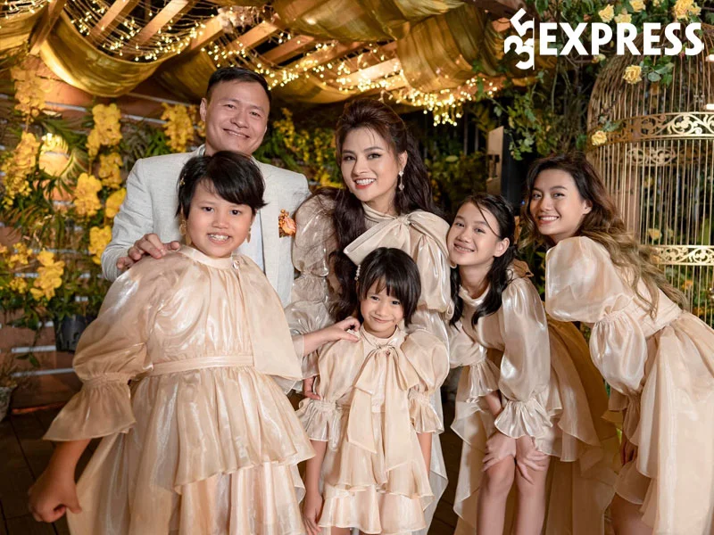 vu-thu-phuong-gia-dinh-hanh-phuc-ben-chong-va-con-gai-35express
