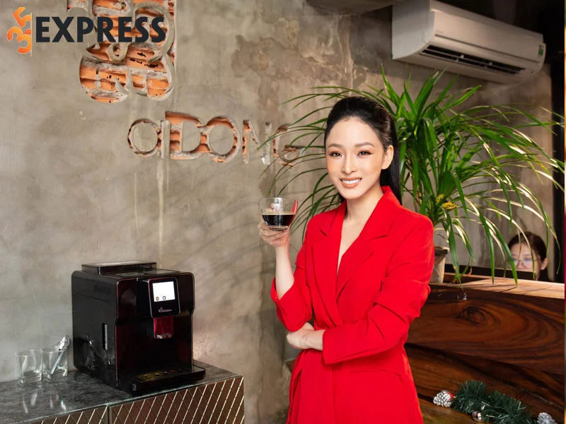 cuoc-song-hien-tai-cua-hoa-hau-truong-ho-phuong-nga-35express