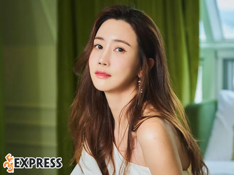 doi-tu-cua-lee-da-hae-bup-be-dao-keo-1-35express