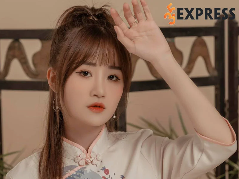 doi-tu-cua-nu-ca-si-thao-pham-35express