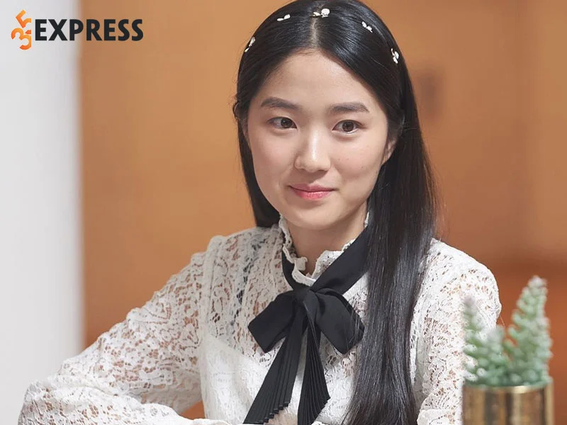 hanh-trinh-su-nghiep-cua-co-nang-kim-hye-yoon-2-35express