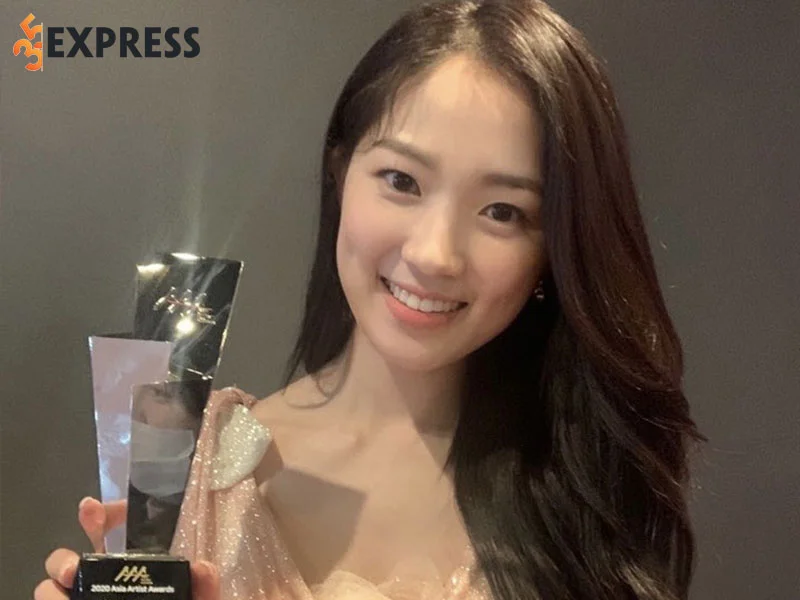 hanh-trinh-su-nghiep-cua-co-nang-kim-hye-yoon-4-35express