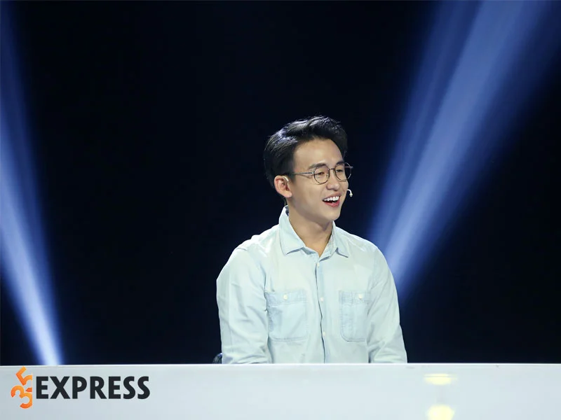 hanh-trinh-su-nghiep-cua-nam-mc-quang-bao-2-35express