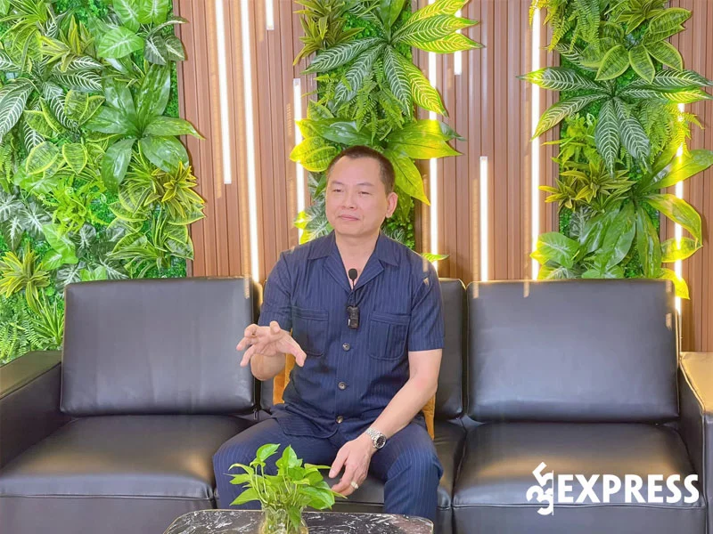 hanh-trinh-su-nghiep-cua-ong-ngo-minh-tuan-35express