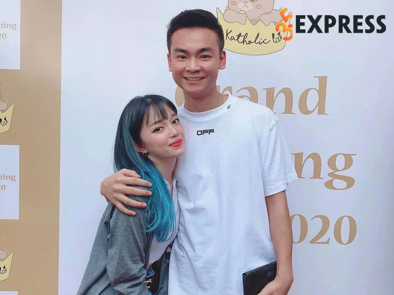 hanh-trinh-su-nghiep-cua-streamer-xin-so-quang-cuon-3-35express