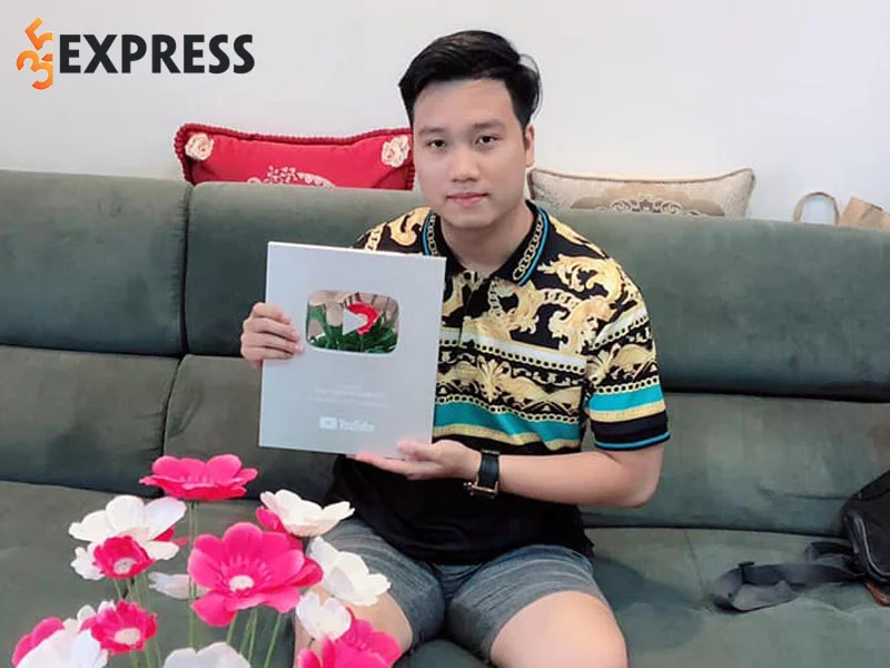 hanh-trinh-su-nghiep-cua-thay-giao-nguyen-quoc-chi-2-35express
