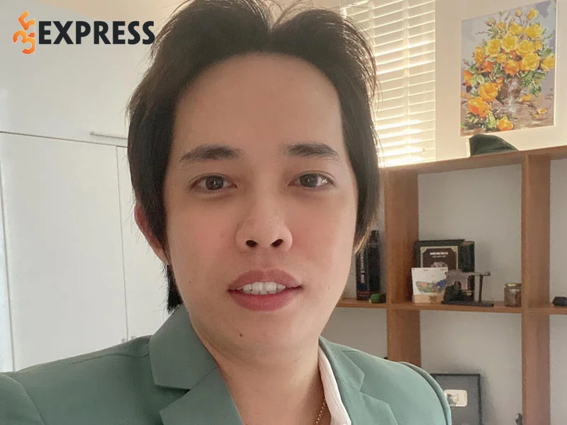 hanh-trinh-su-nghiep-vang-doi-cua-nam-blue-khien-bao-nguoi-mong-uoc-1-35express