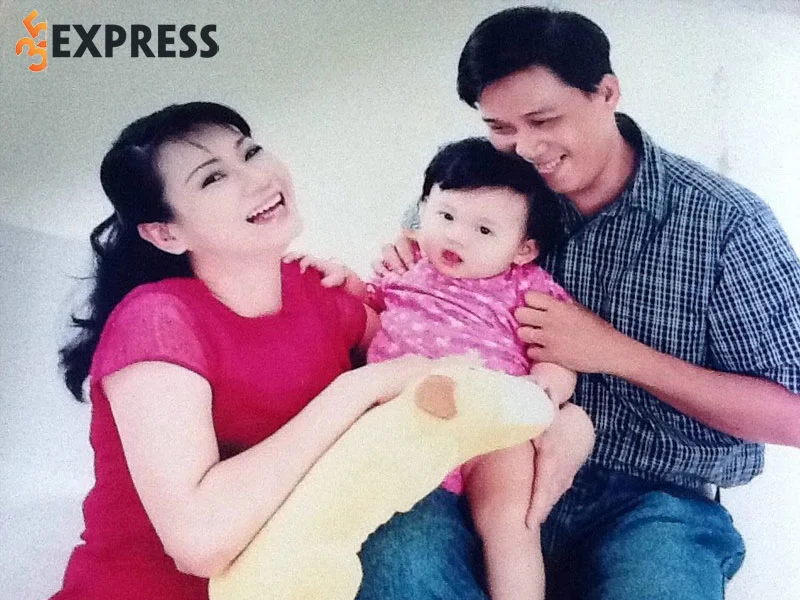 hoang-trinh-ket-hon-tinh-dau-va-hon-nhan-ngap-tran-hanh-phuc-35express