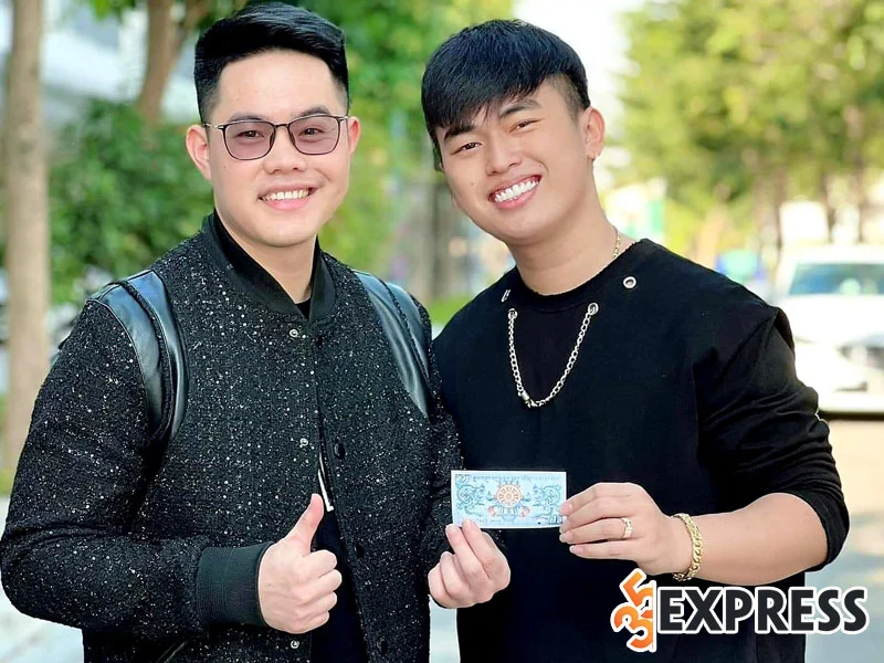 hung-ba-can-canh-su-nghiep-khung-cua-vua-tien-te-1-35express