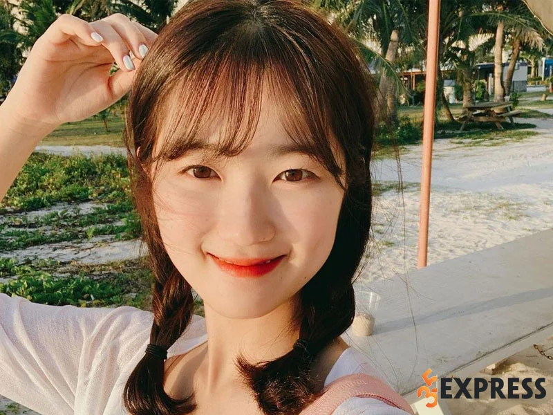 nhung-hinh-anh-dep-ngat-ngay-cua-kim-hye-yoon-5-35express