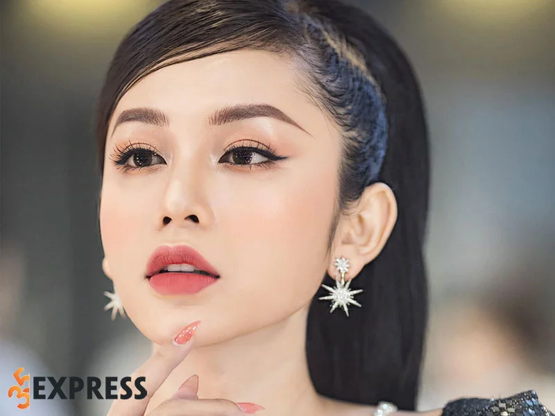 phau-thuat-chuyen-gioi-den-giac-mo-lam-hoa-hau-cua-luong-my-ky-35express