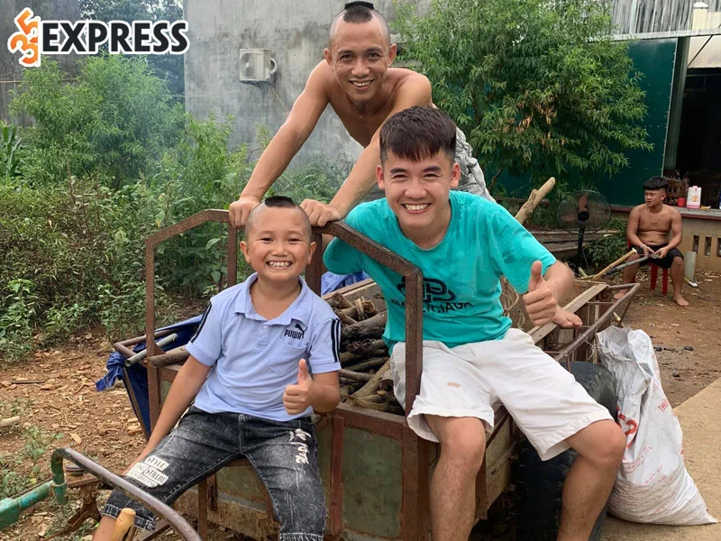qua-trinh-lam-youtuber-cua-hung-vlog-1-35express